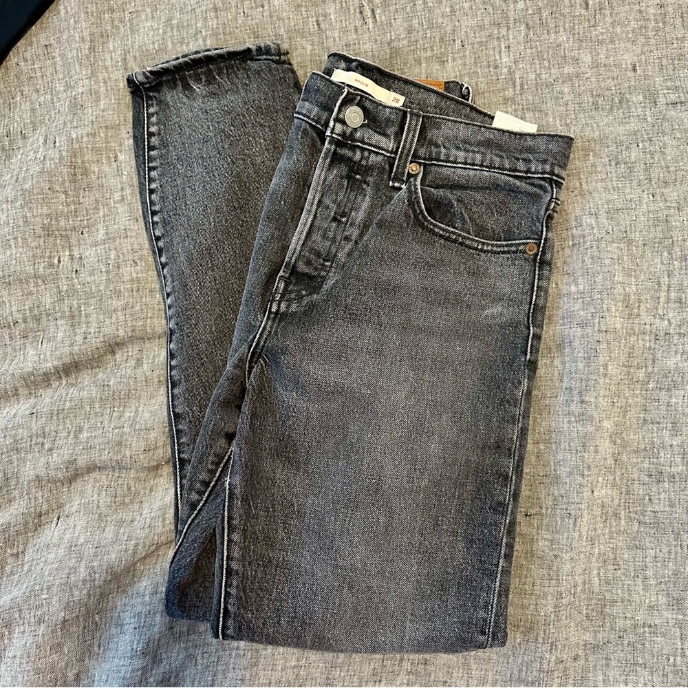 Levi’s Premium Wedgie High Rise Straight Leg Denim Jeans / Gray / US 28